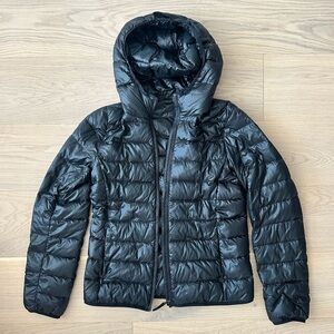 shiny black light weight puffer